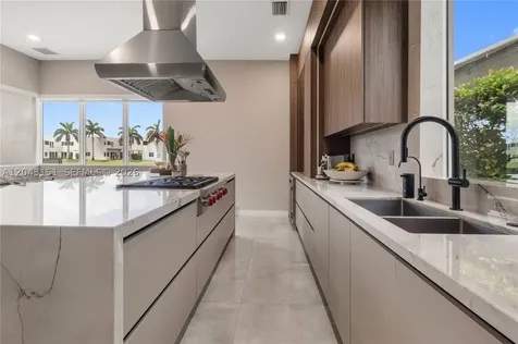 10261 NW 74th Terrace Doral FL 33178