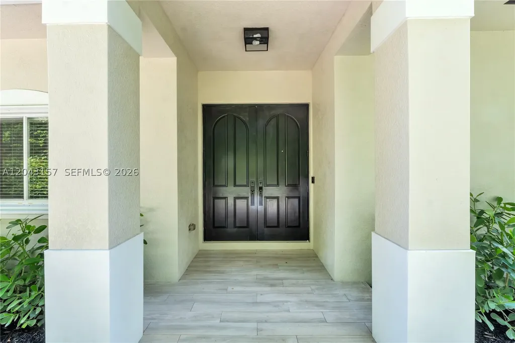720 S Old Nob Hill Road Plantation FL 33324