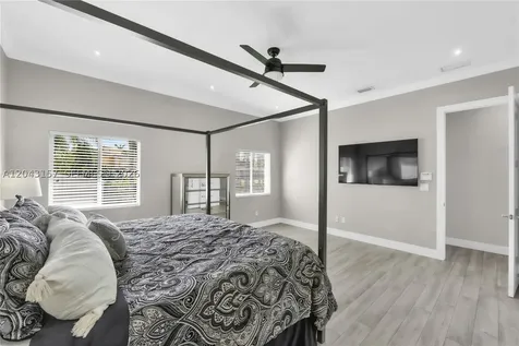 720 S Old Nob Hill Road Plantation FL 33324