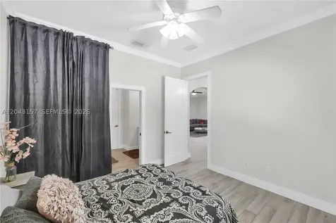 720 S Old Nob Hill Road Plantation FL 33324