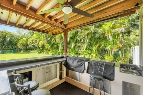 720 S Old Nob Hill Road Plantation FL 33324