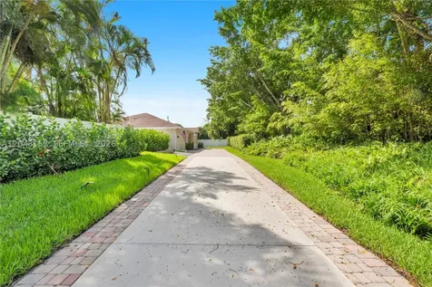 720 S Old Nob Hill Road Plantation FL 33324