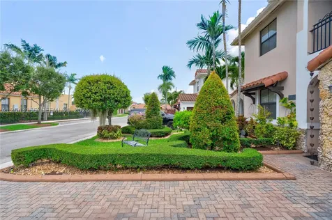1016 NW 99th Passage Miami FL 33172