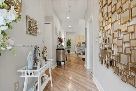 1016 NW 99th Passage Miami FL 33172