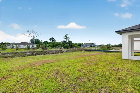 704 E Carbon Lehigh Acres FL 33974