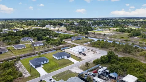 704 E Carbon Lehigh Acres FL 33974