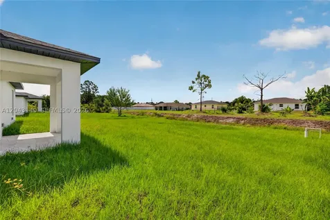 704 E Carbon Lehigh Acres FL 33974