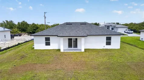 704 E Carbon Lehigh Acres FL 33974