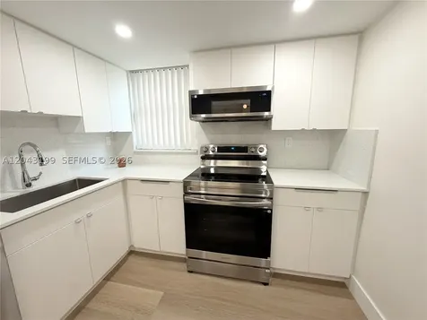 2625 Collins Avenue Miami Beach FL 33140