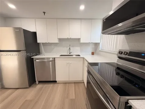 2625 Collins Avenue Miami Beach FL 33140