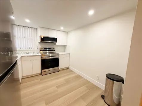 2625 Collins Avenue Miami Beach FL 33140