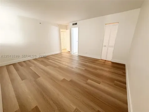 2625 Collins Avenue Miami Beach FL 33140