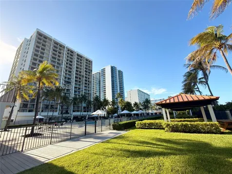 2625 Collins Avenue Miami Beach FL 33140
