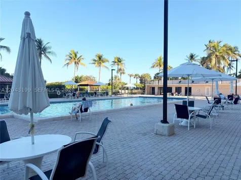 2625 Collins Avenue Miami Beach FL 33140