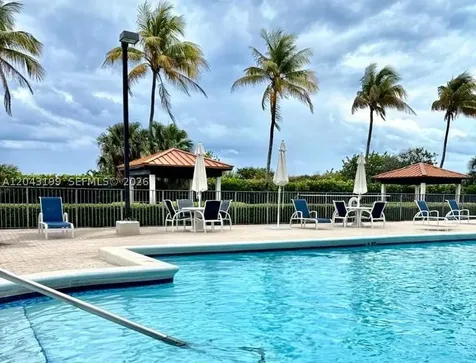 2625 Collins Avenue Miami Beach FL 33140
