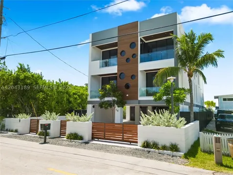 16 Seaside Avenue Key Largo FL 33037