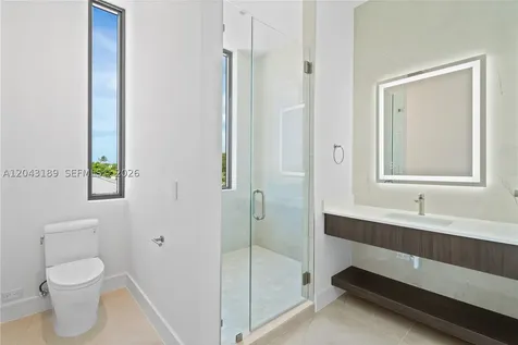 16 Seaside Avenue Key Largo FL 33037