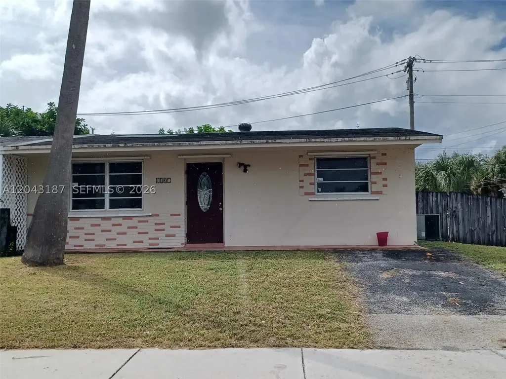 1701 SW 70th Avenue North Lauderdale FL 33068