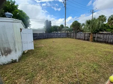 1701 SW 70th Avenue North Lauderdale FL 33068