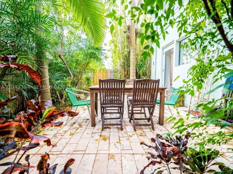 1127 S Meridian Avenue Miami Beach FL 33139