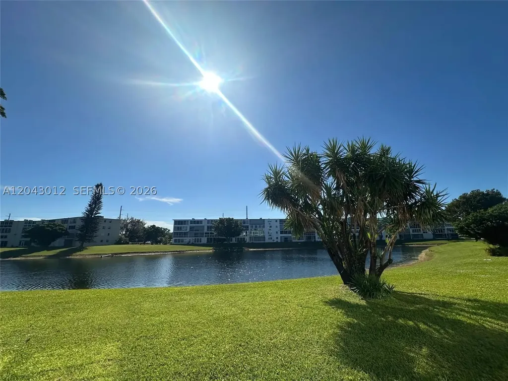 1009 Harwood C Deerfield Beach FL 33442
