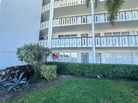 1009 Harwood C Deerfield Beach FL 33442