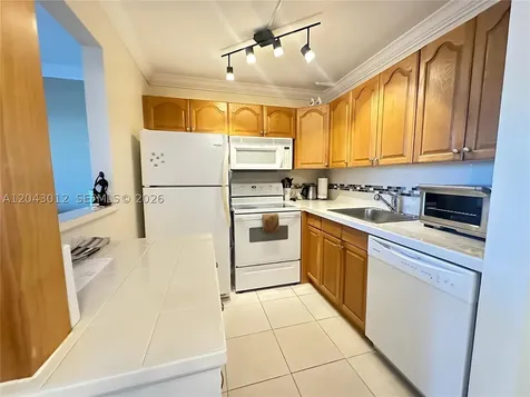 1009 Harwood C Deerfield Beach FL 33442