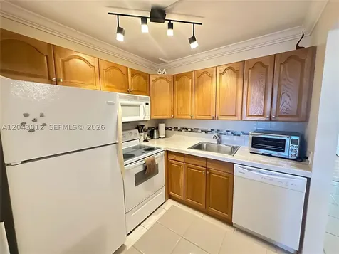 1009 Harwood C Deerfield Beach FL 33442
