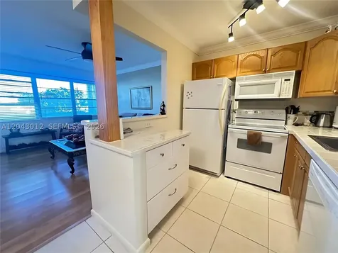 1009 Harwood C Deerfield Beach FL 33442
