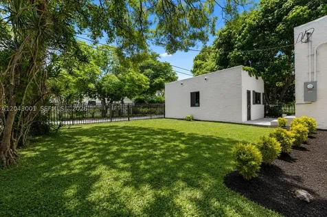1020 NW 49th Street Miami FL 33127