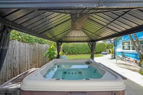 330 NE 48th Street Oakland Park FL 33334