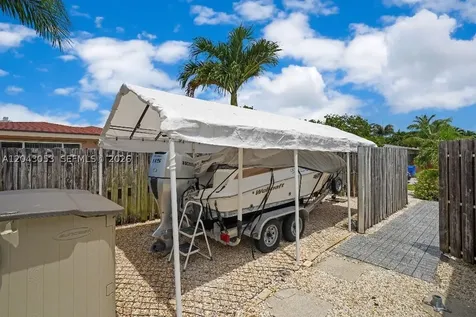 330 NE 48th Street Oakland Park FL 33334
