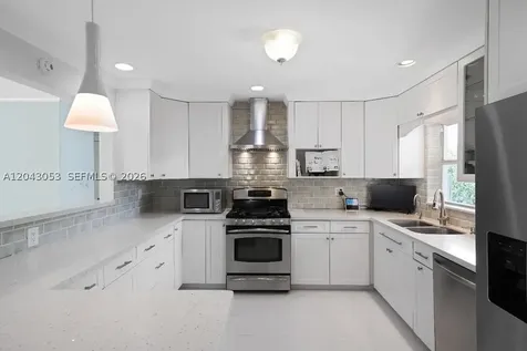 330 NE 48th Street Oakland Park FL 33334
