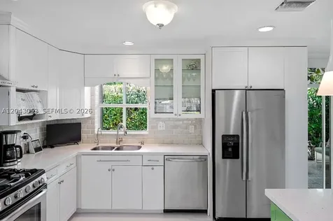 330 NE 48th Street Oakland Park FL 33334