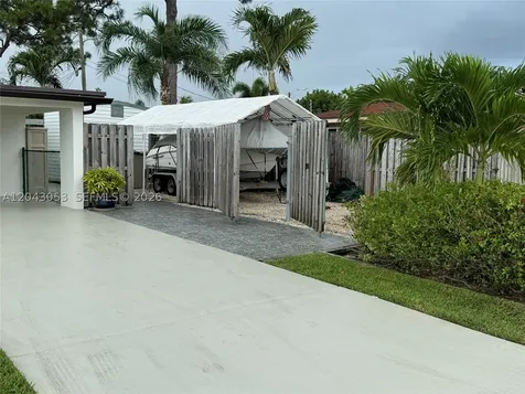 330 NE 48th Street Oakland Park FL 33334