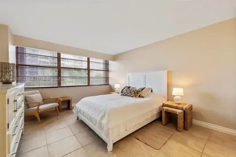 18061 Biscayne Boulevard Aventura FL 33160