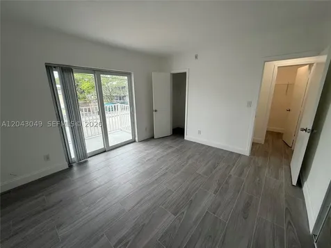 1895 Venice Park Drive Miami FL 33181