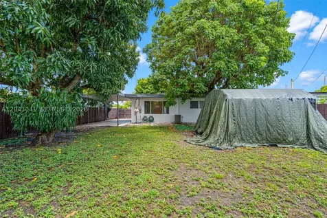 270 NW 51st Avenue Miami FL 33126