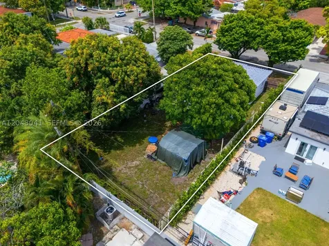 270 NW 51st Avenue Miami FL 33126