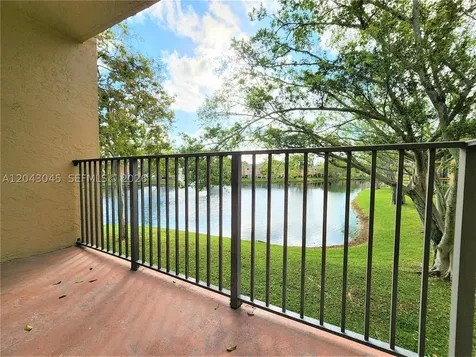 251 Palm Circle W Pembroke Pines FL 33025