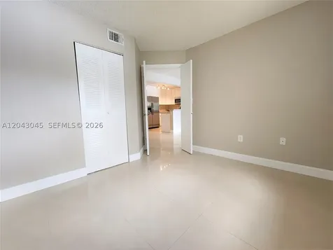 251 Palm Circle W Pembroke Pines FL 33025
