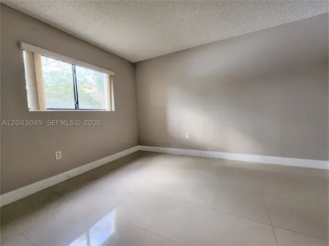 251 Palm Circle W Pembroke Pines FL 33025