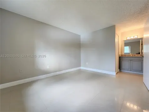 251 Palm Circle W Pembroke Pines FL 33025