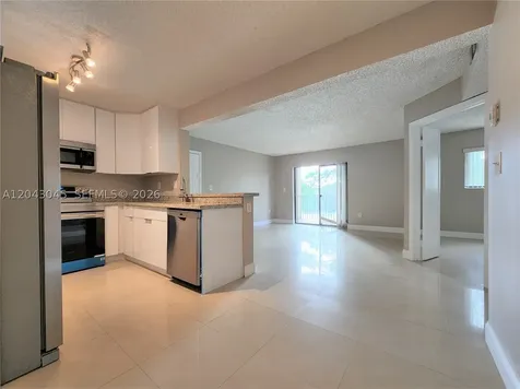 251 Palm Circle W Pembroke Pines FL 33025