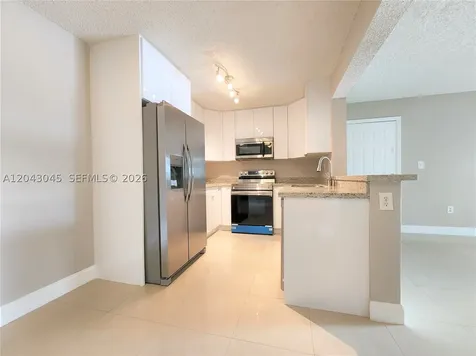 251 Palm Circle W Pembroke Pines FL 33025