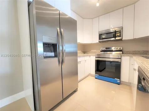 251 Palm Circle W Pembroke Pines FL 33025