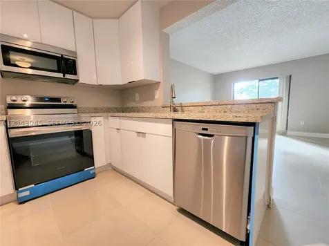 251 Palm Circle W Pembroke Pines FL 33025