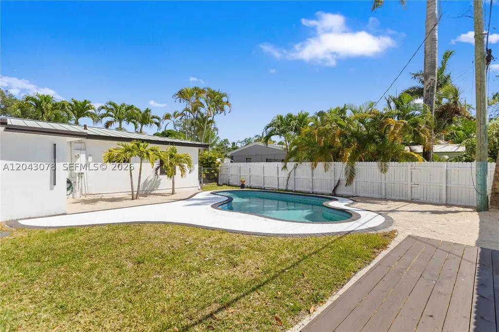 1524 SW 32 Court Fort Lauderdale FL 33315