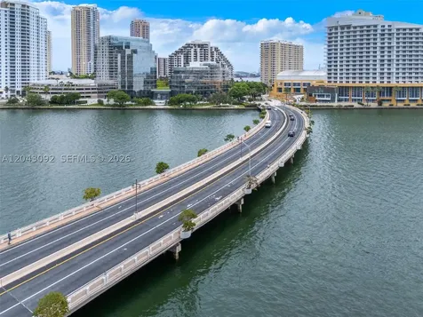 801 Brickell Bay Drive Miami FL 33131