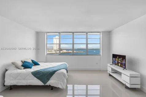 801 Brickell Bay Drive Miami FL 33131